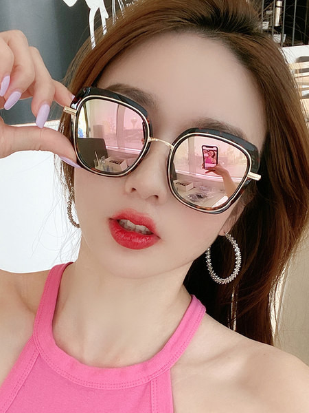 Sieviešu brilles ar UV aizsardzību un plānu rāmi