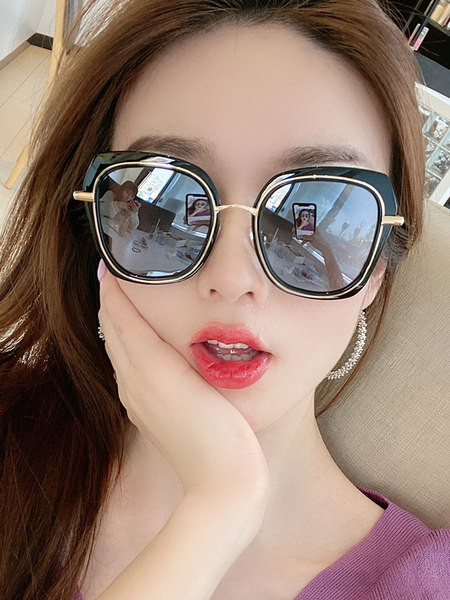 Sieviešu brilles ar UV aizsardzību un plānu rāmi