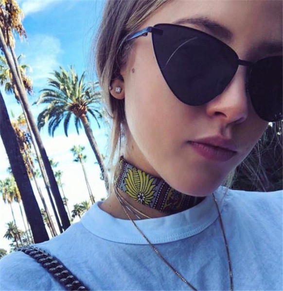 Modernas sieviešu brilles ar nestandarta formu un spoguļa efektu