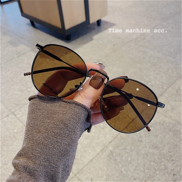 Ženske retro naočale sa metalnim okvirom