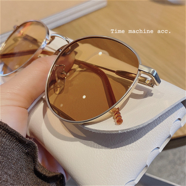 Ženske retro naočale sa metalnim okvirom