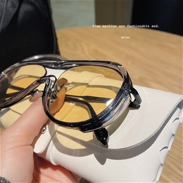 Stilīgas sieviešu brilles ar apaļu formu