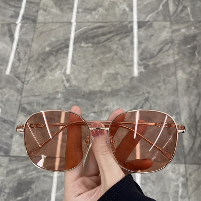 Sieviešu saulesbrilles ar plānu rāmi - dažādas krāsas