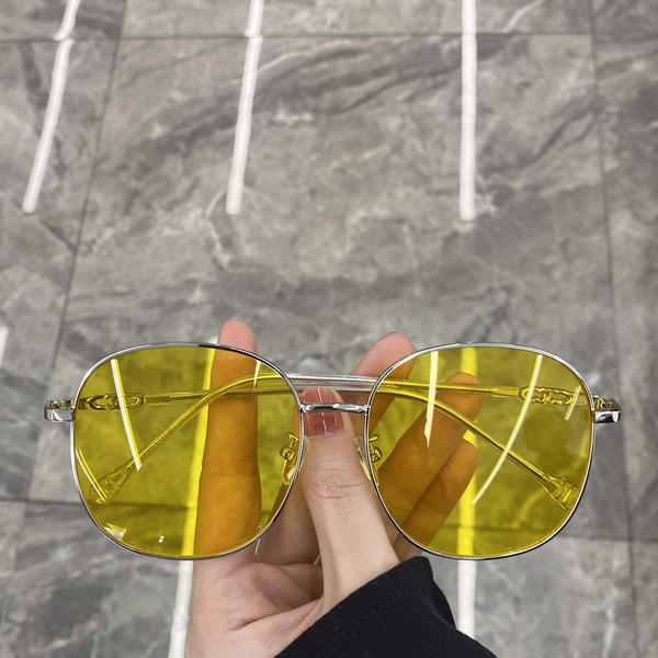 Sieviešu saulesbrilles ar plānu rāmi - dažādas krāsas