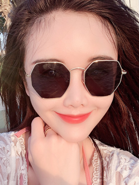 Jauns polarizēto saulesbriļļu modelis ar metāla rāmi