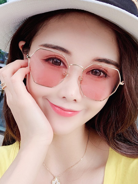 Jauns polarizēto sieviešu briļļu modelis ar plānu rāmi