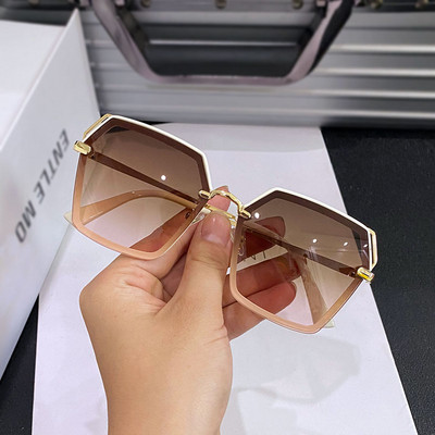 Modernas saulesbrilles - sievietēm