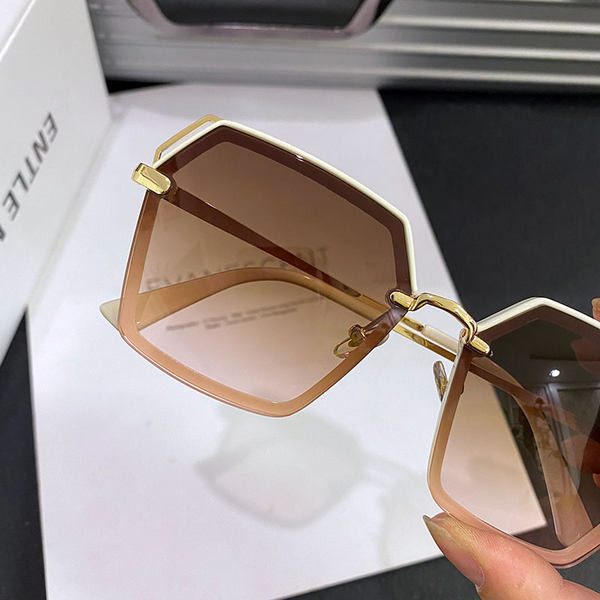 Modernas saulesbrilles - sievietēm