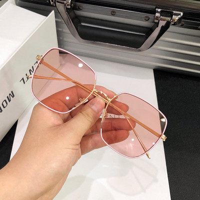 Jauns sieviešu briļļu modelis četrās krāsās