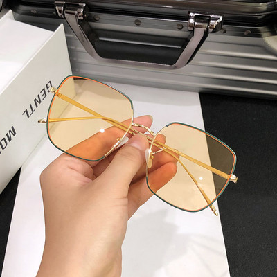 Jauns sieviešu briļļu modelis četrās krāsās