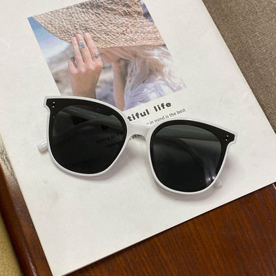 Kvadrātveida saulesbrilles sievietēm