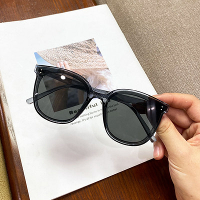 Kvadrātveida saulesbrilles sievietēm