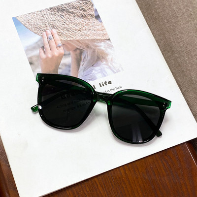 Kvadrātveida saulesbrilles sievietēm