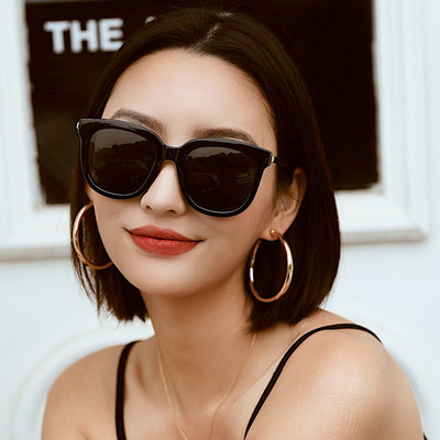 Aktuālās sieviešu saulesbrilles ar spoguļa efektu un plānu rāmi