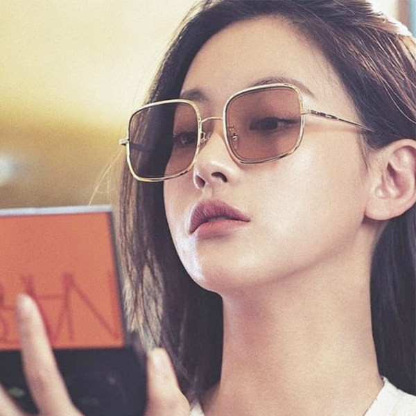 Modernas sieviešu kvadrātveida saulesbrilles ar plānu rāmi
