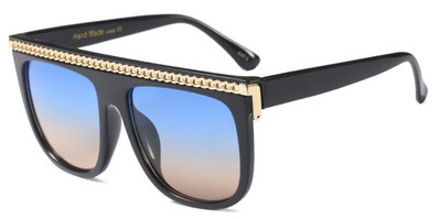 Modernas sieviešu brilles ar metāla elementu