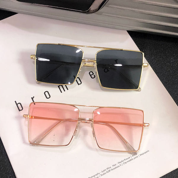 Ženske moderne četvrtaste naočale