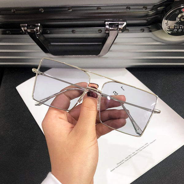 Ženske moderne četvrtaste naočale