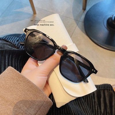 Retro sieviešu brilles ar biezu rāmi