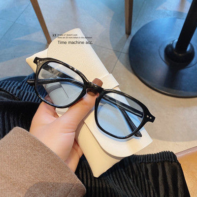 Retro sieviešu brilles ar biezu rāmi