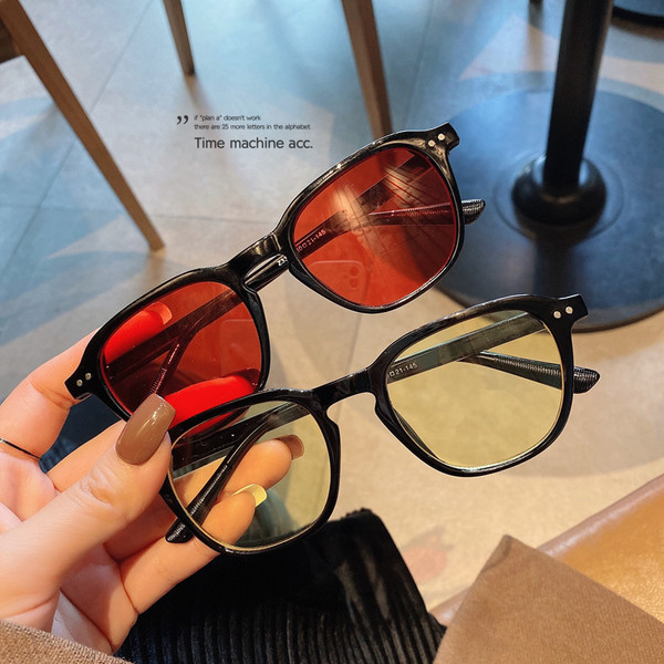 Retro sieviešu brilles ar biezu rāmi