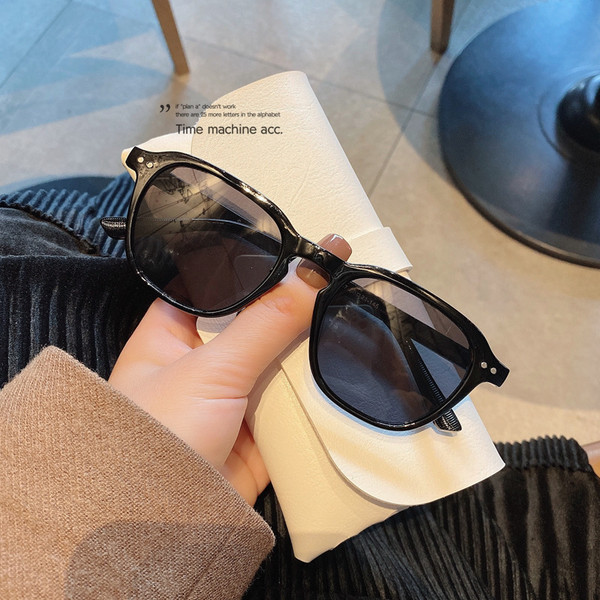 Retro sieviešu brilles ar biezu rāmi