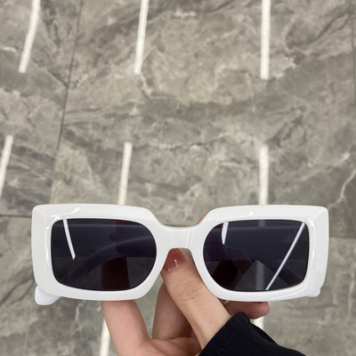 Moteriški akiniai nestandartinės formos – kelių spalvų