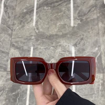 Moteriški akiniai nestandartinės formos – kelių spalvų