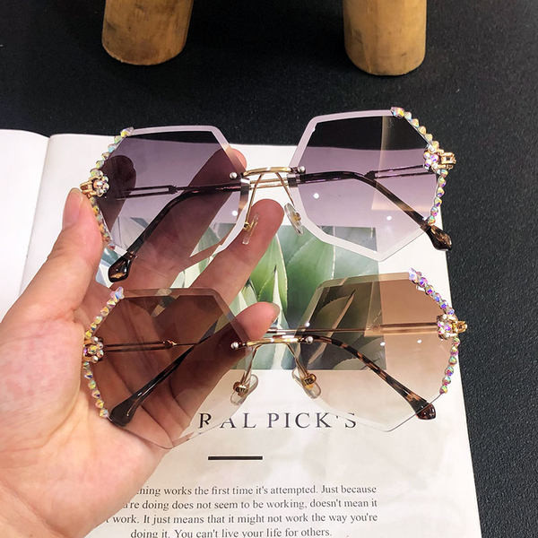 Aktuālas saulesbrilles ar akmeņu apdari