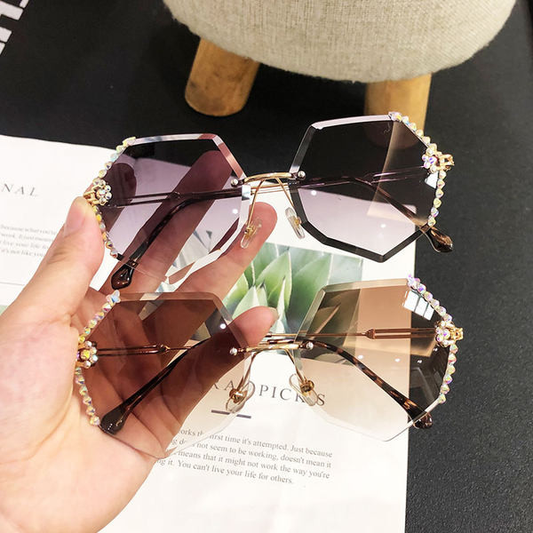 Aktuālas saulesbrilles ar akmeņu apdari