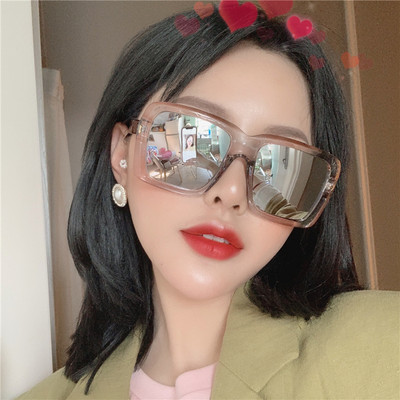 Stilīgas saulesbrilles kvadrāta formā