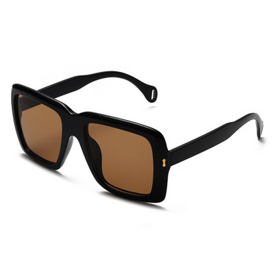 Stilīgas saulesbrilles kvadrāta formā