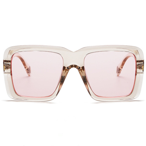 Stilīgas saulesbrilles kvadrāta formā