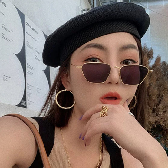 Sieviešu modernas brilles nestandarta formā ar plānu rāmi