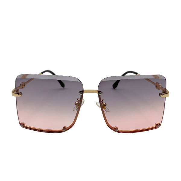 Sieviešu saulesbrilles kvadrāta formā un plānā ietvarā
