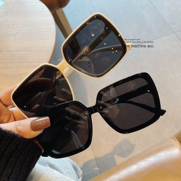 Jauns polarizēto saulesbriļļu modelis sievietēm