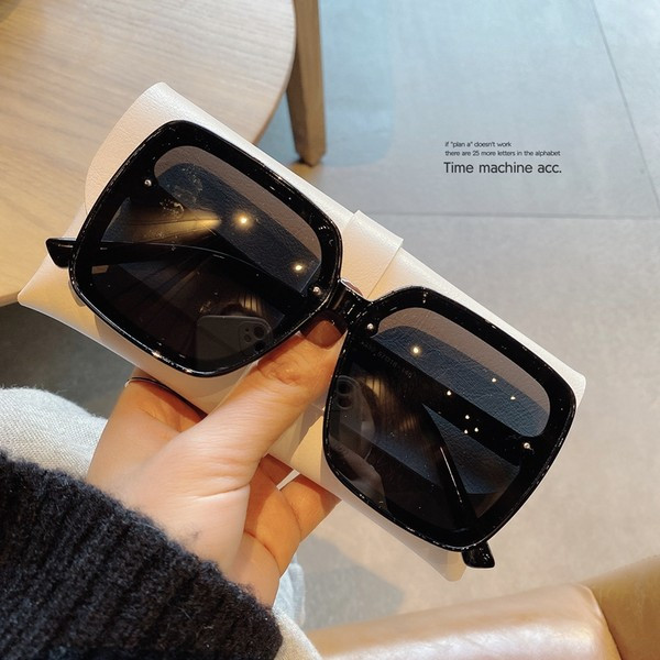 Jauns polarizēto saulesbriļļu modelis sievietēm