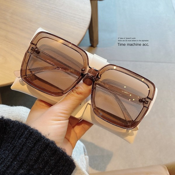 Jauns polarizēto saulesbriļļu modelis sievietēm