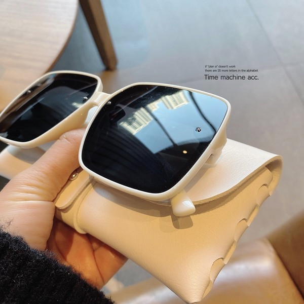 Jauns polarizēto saulesbriļļu modelis sievietēm