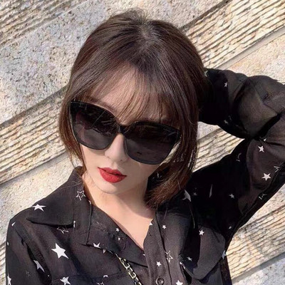 Modernas kvadrātveida brilles ar spoguļa efektu un plānu rāmi