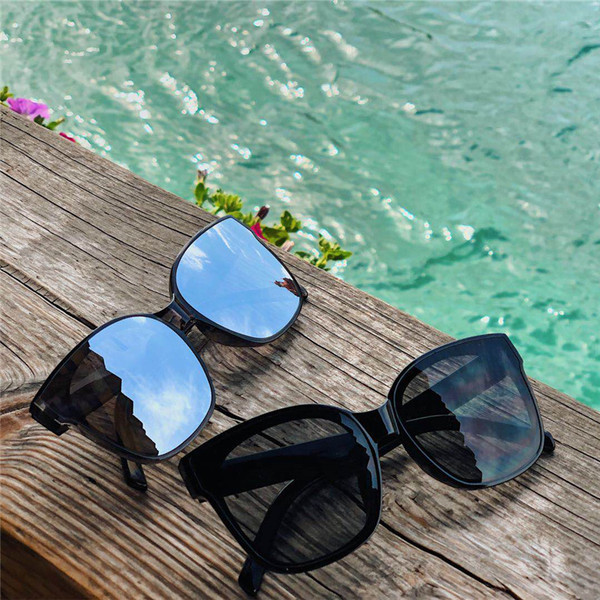 Modernas kvadrātveida brilles ar spoguļa efektu un plānu rāmi