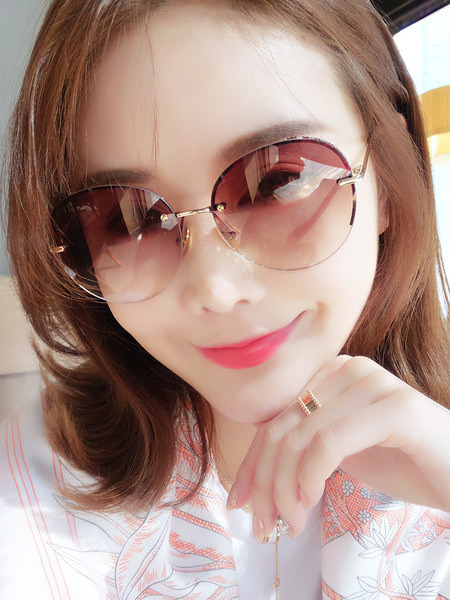 Jauns polarizēto sieviešu saulesbriļļu modelis