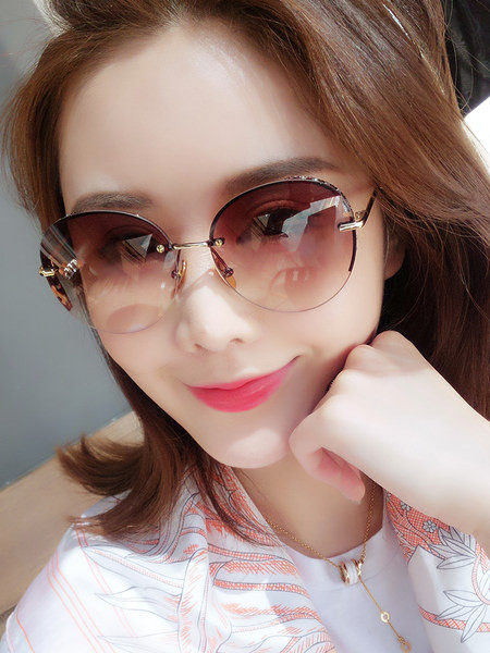 Jauns polarizēto sieviešu saulesbriļļu modelis