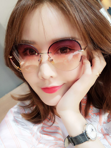 Jauns polarizēto sieviešu saulesbriļļu modelis