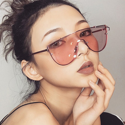 Дамски ежедневни слънчеви очила с тънка рамка в нестандартна форма