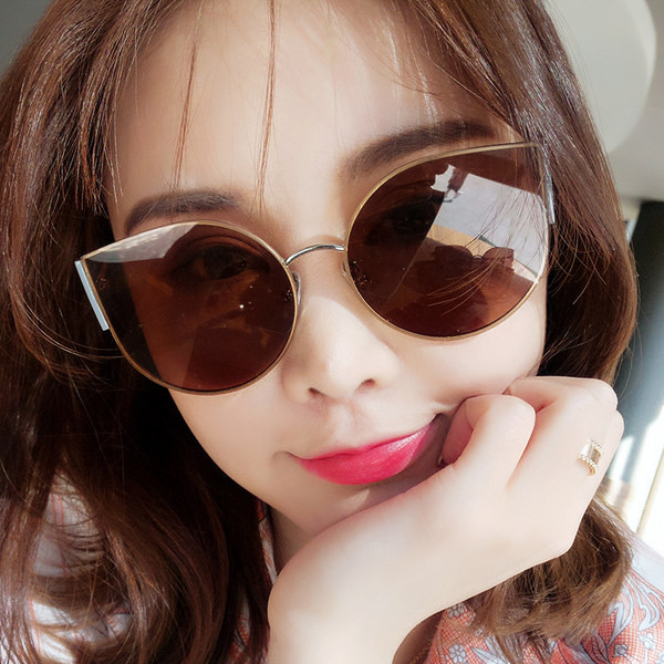 Sieviešu saulesbrilles ar UV aizsardzību - trīs krāsās