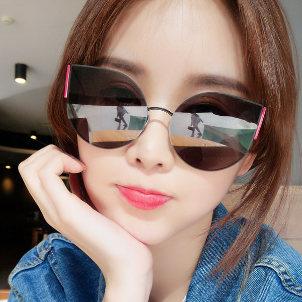 Sieviešu saulesbrilles ar UV aizsardzību - trīs krāsās