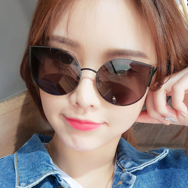 Sieviešu saulesbrilles ar UV aizsardzību - trīs krāsās