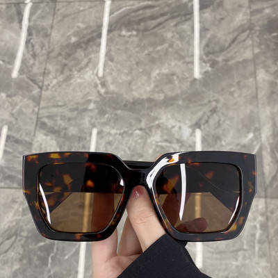 Sieviešu brilles ar platu rāmi