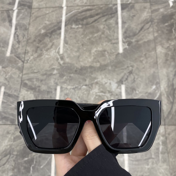 Sieviešu brilles ar platu rāmi